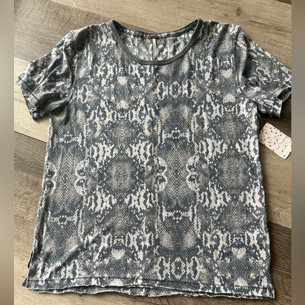 Nwt free people snake print oversized tee raw hem size small